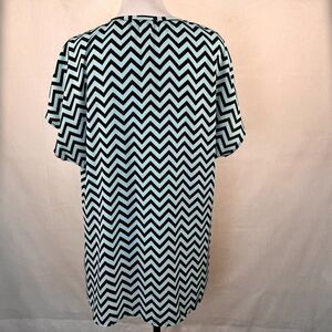 Pleione Tunic XL Blouse Blue Black Cap Sleeve Round Neck zigzag print